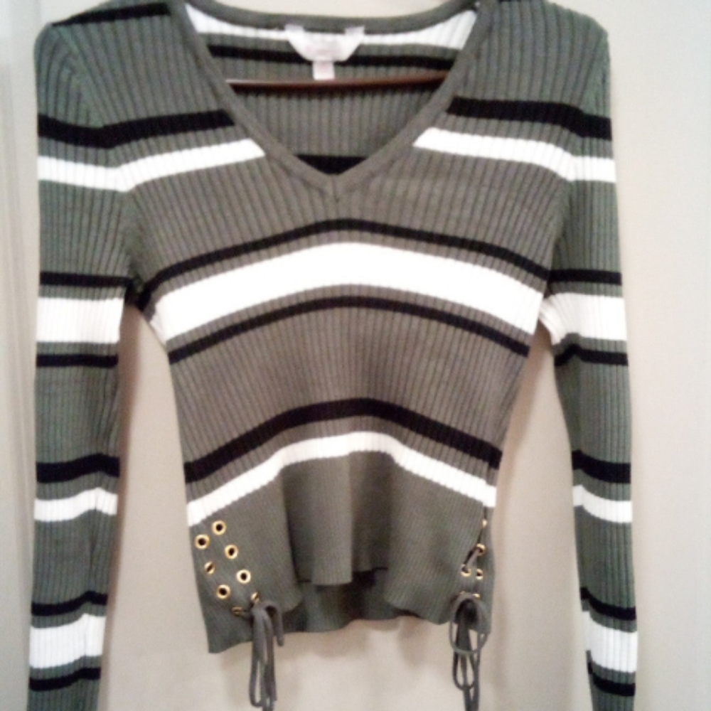 COPY - Adorable Cropped Sweater with drawstrings on the sides